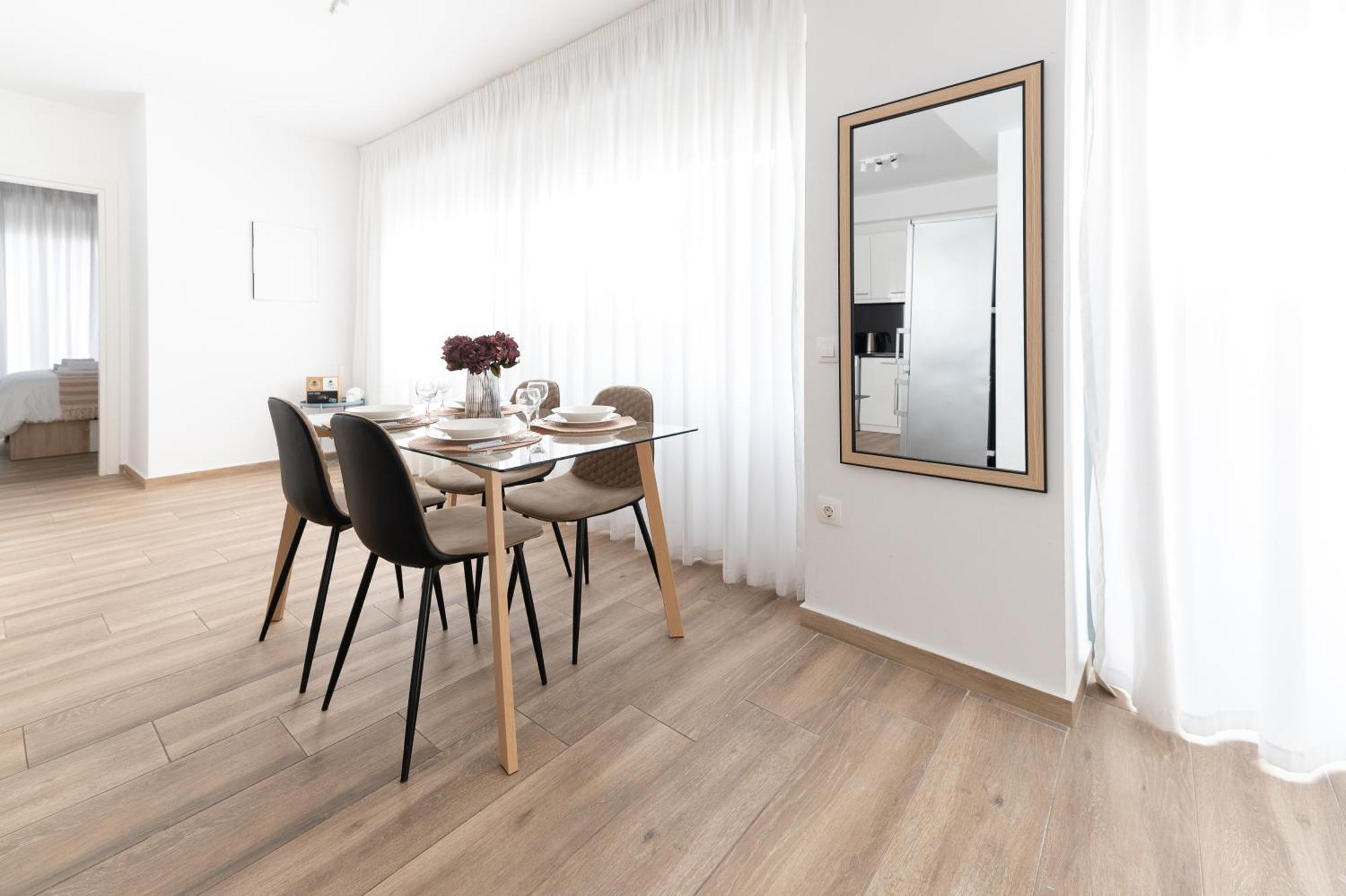 Stylish Spacious Apartment In Palaio Faliro Афины Экстерьер фото