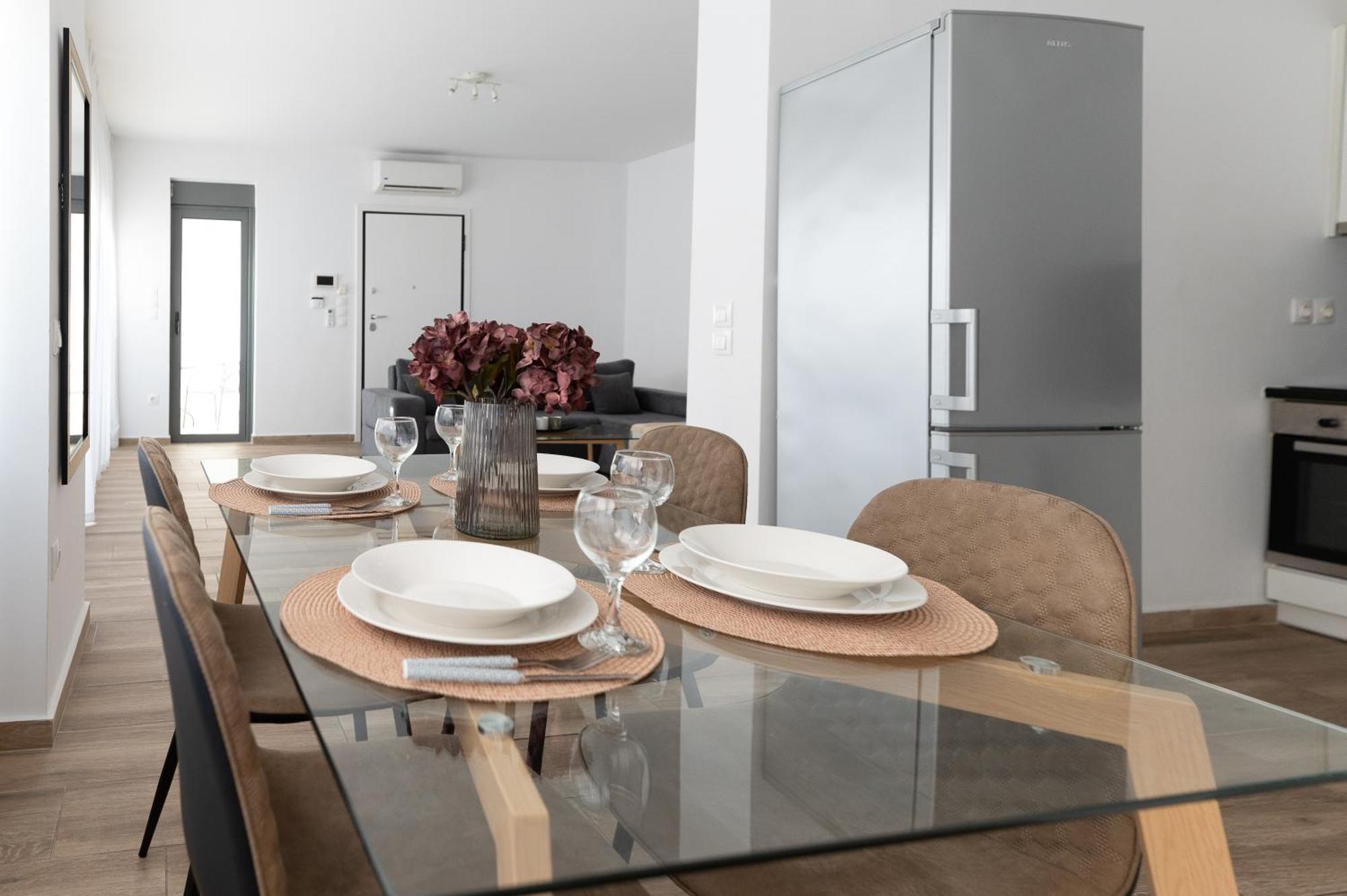 Stylish Spacious Apartment In Palaio Faliro Афины Экстерьер фото