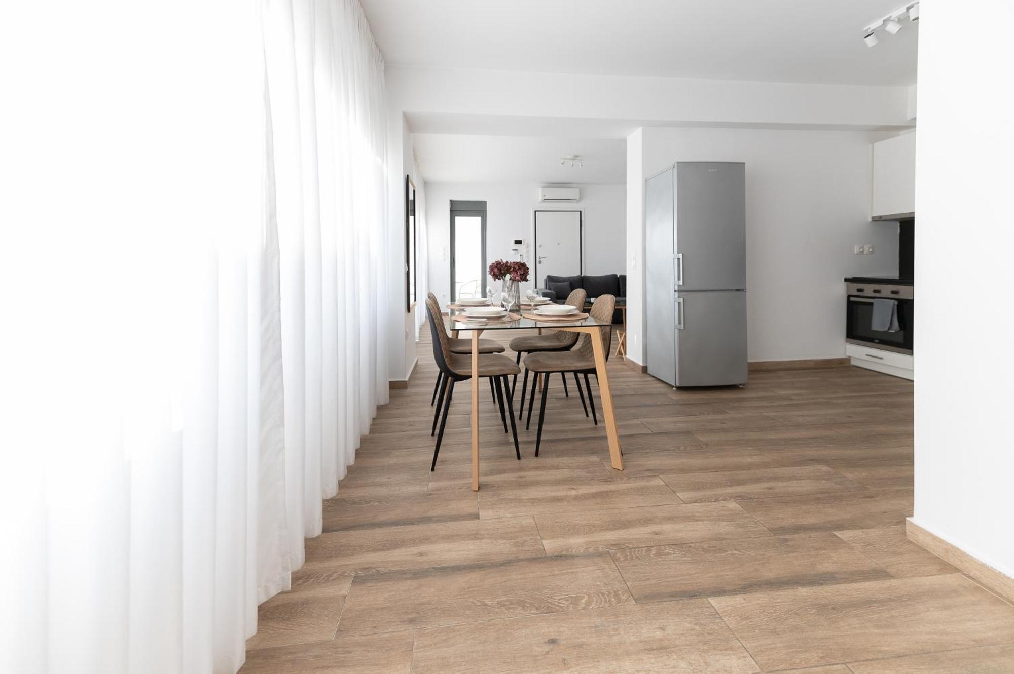Stylish Spacious Apartment In Palaio Faliro Афины Экстерьер фото