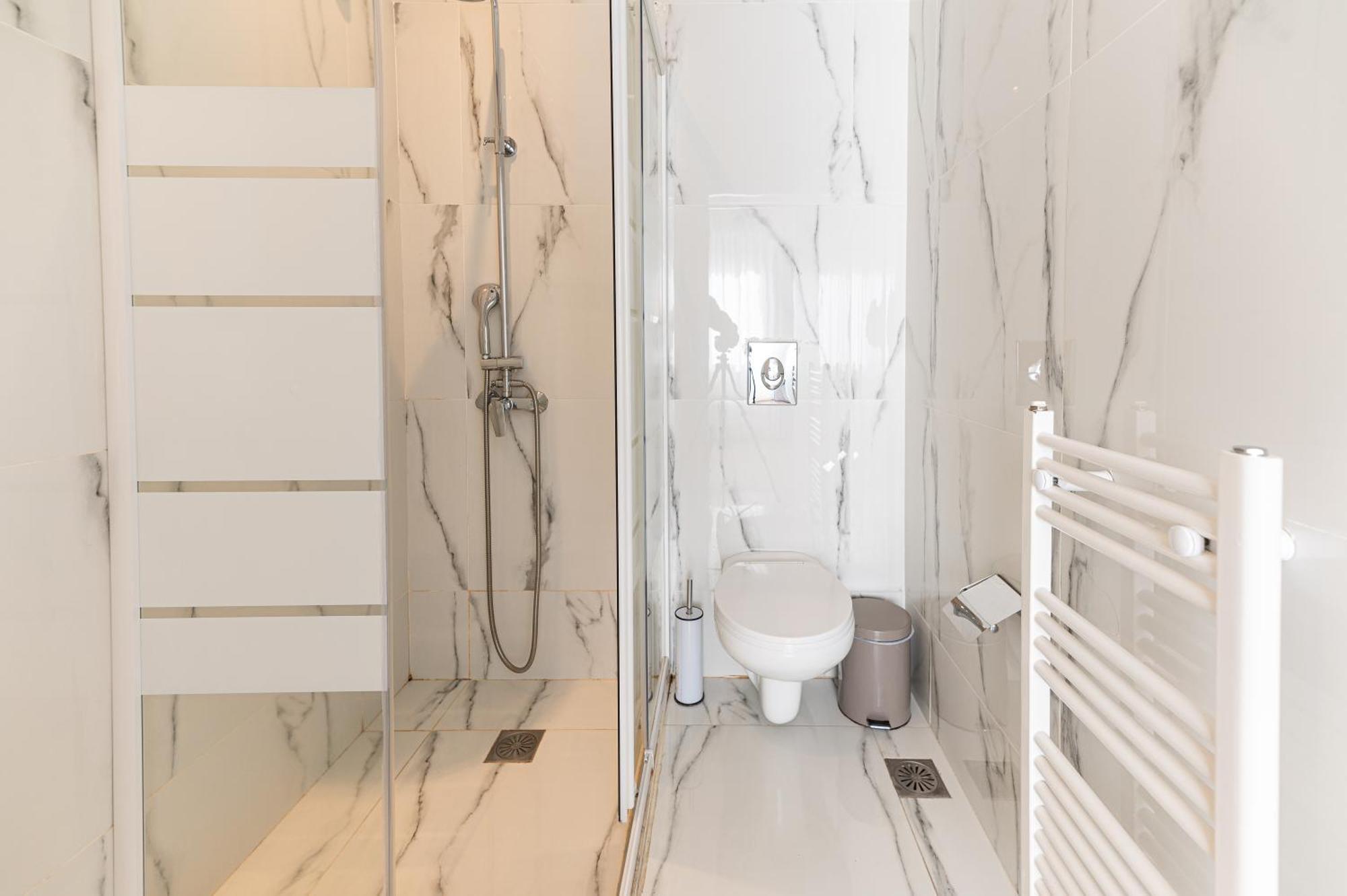 Stylish Spacious Apartment In Palaio Faliro Афины Экстерьер фото