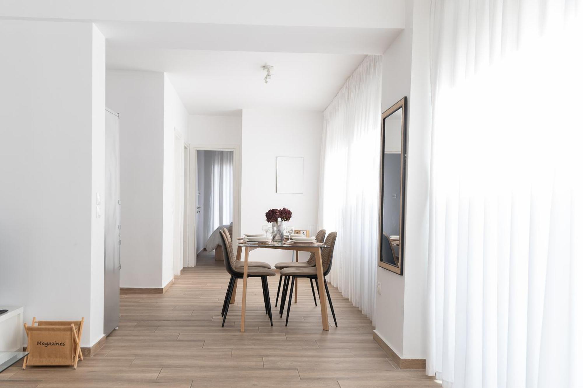 Stylish Spacious Apartment In Palaio Faliro Афины Экстерьер фото