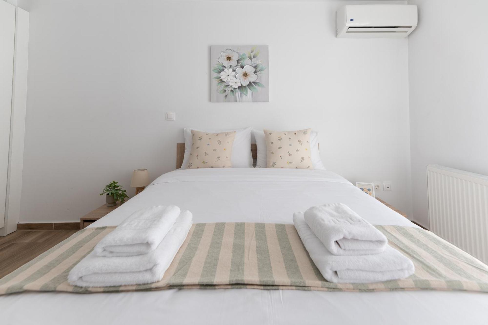 Stylish Spacious Apartment In Palaio Faliro Афины Экстерьер фото