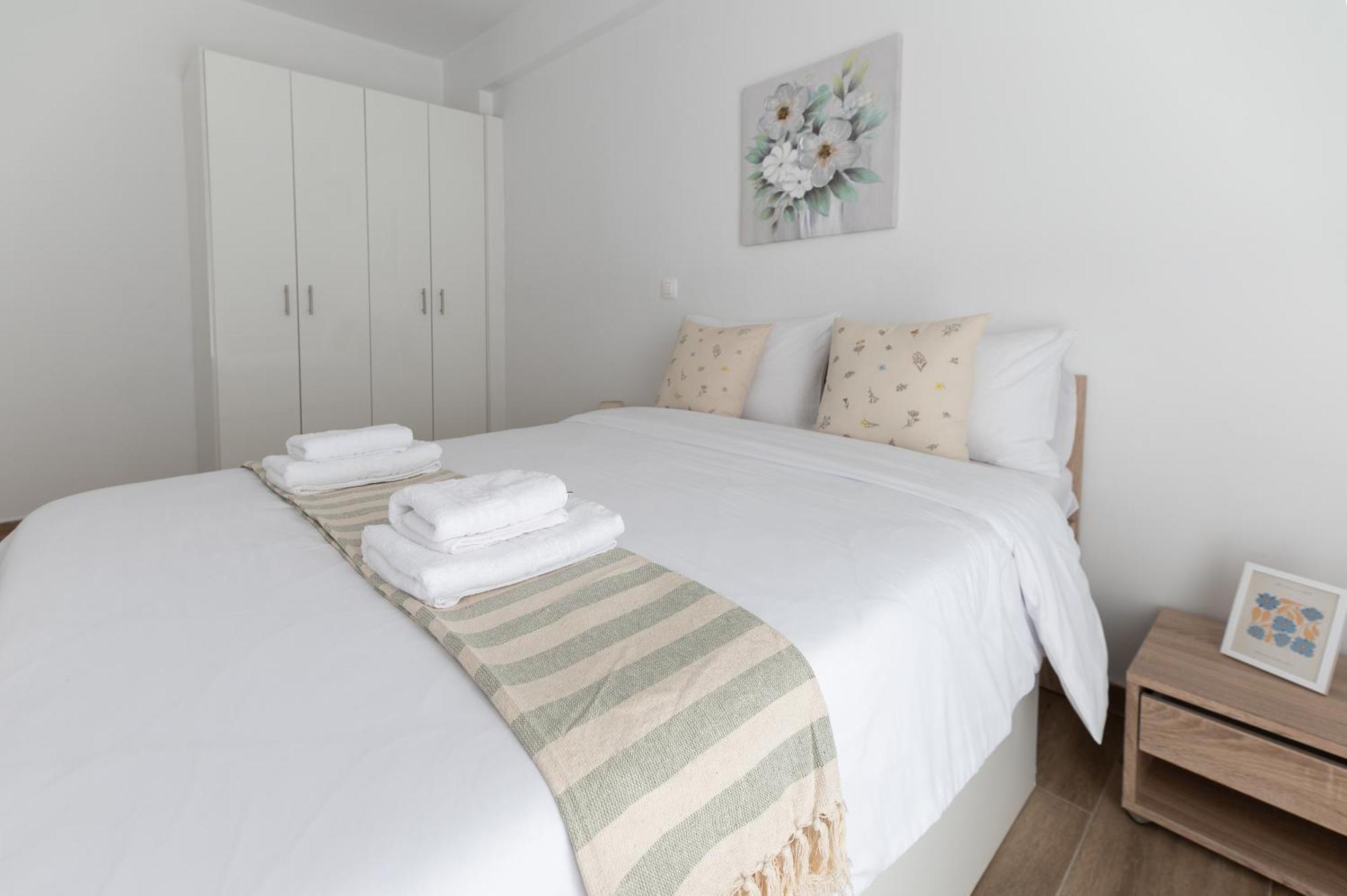 Stylish Spacious Apartment In Palaio Faliro Афины Экстерьер фото